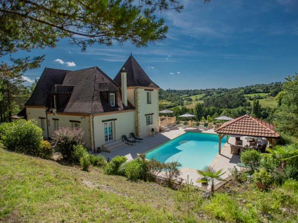 Maison ancienne - Belves MAGNIFIQUE MAISON DE 6 CHAMBRES, VUE IMPRENABLE, PLUS APPARTEMENT DE 2 CHAMBRES, SUPERBE PISCINE, PROCHE DE BELVES. SUR 1,2 HECTARES. PF90324