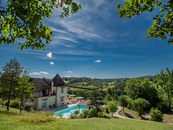 Maison ancienne - Belves MAGNIFIQUE MAISON DE 6 CHAMBRES, VUE IMPRENABLE, PLUS APPARTEMENT DE 2 CHAMBRES, SUPERBE PISCINE, PROCHE DE BELVES. SUR 1,2 HECTARES. PF90324