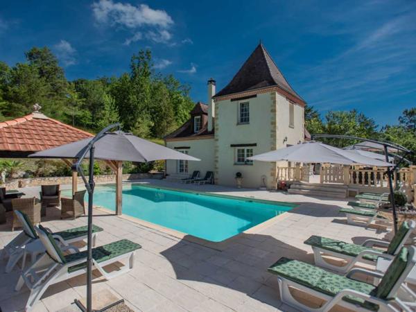 Maison ancienne - Belves MAGNIFIQUE MAISON DE 6 CHAMBRES, VUE IMPRENABLE, PLUS APPARTEMENT DE 2 CHAMBRES, SUPERBE PISCINE, PROCHE DE BELVES. SUR 1,2 HECTARES. PF90324