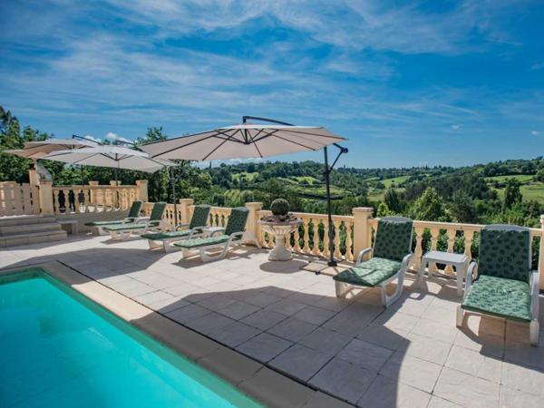 Maison ancienne - Belves MAGNIFIQUE MAISON DE 6 CHAMBRES, VUE IMPRENABLE, PLUS APPARTEMENT DE 2 CHAMBRES, SUPERBE PISCINE, PROCHE DE BELVES. SUR 1,2 HECTARES. PF90324