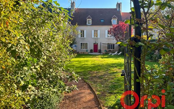 Maison à vendre    8 pièces •  Saint-Amand-Montrond