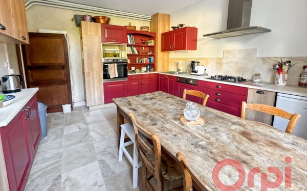 Maison à vendre    8 pièces •  Saint-Amand-Montrond