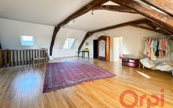 Maison à vendre    8 pièces •  Saint-Amand-Montrond