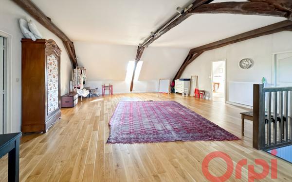 Maison à vendre    8 pièces •  Saint-Amand-Montrond