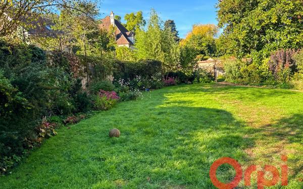 Maison à vendre    8 pièces •  Saint-Amand-Montrond