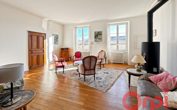 Maison à vendre    8 pièces •  Saint-Amand-Montrond