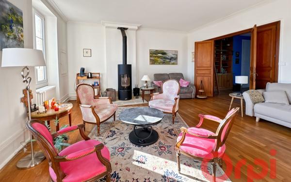 Maison à vendre    8 pièces •  Saint-Amand-Montrond