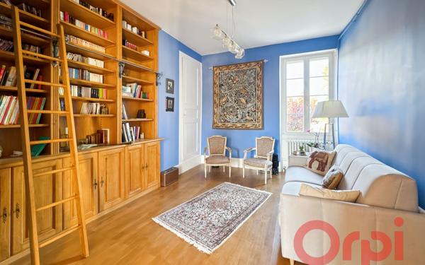 Maison à vendre    8 pièces •  Saint-Amand-Montrond