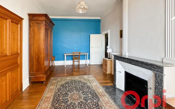 Maison à vendre    8 pièces •  Saint-Amand-Montrond