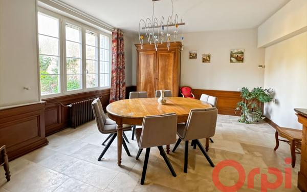 Maison à vendre    8 pièces •  Saint-Amand-Montrond