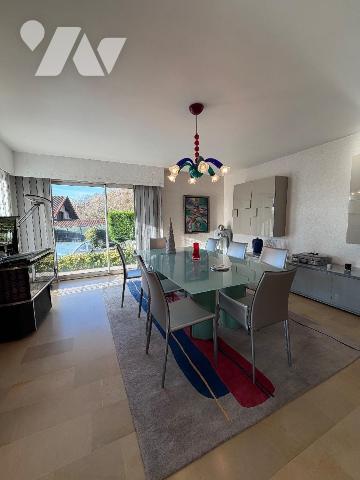 Maison rénovée d'environ 199 m² habitables avec demi-sous-sol complet

Idéalement située sur ...