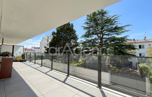 Centre-ville appartement avec grande terrasse et parking