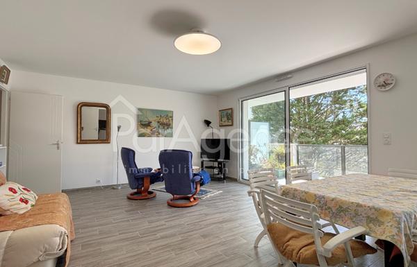 Centre-ville appartement avec grande terrasse et parking