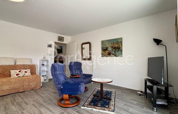 Centre-ville appartement avec grande terrasse et parking