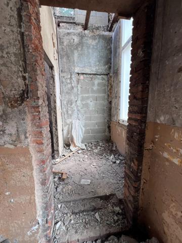 🏠 Triplex à rénover – 60 m² au sol – Terrasse 15 m² – 76 000 € FAI 📍 Sarreguemines – Centre-ville