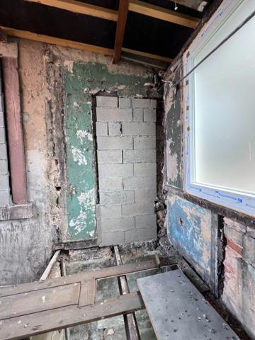 🏠 Triplex à rénover – 60 m² au sol – Terrasse 15 m² – 76 000 € FAI 📍 Sarreguemines – Centre-ville