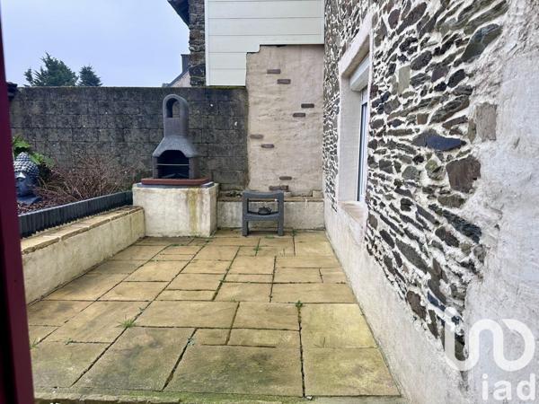 Maison traditionnelle 5 pièces de 88 m² à Maël-Carhaix (22340)