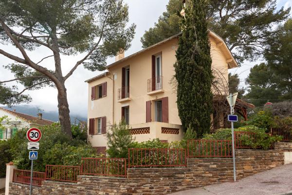 Maison avec un fort potentiel, 100 M de la plage