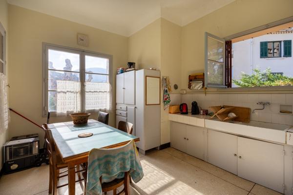 Maison avec un fort potentiel, 100 M de la plage