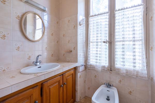 Maison avec un fort potentiel, 100 M de la plage