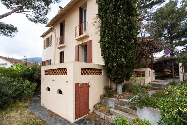 Maison avec un fort potentiel, 100 M de la plage