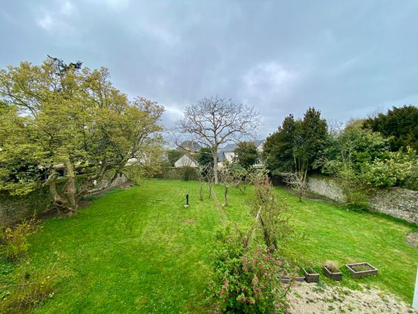 A VENDRE, maison de famille, centre de Dinan - 5 chambres, 176 m², grand jardin, calme et lumineux