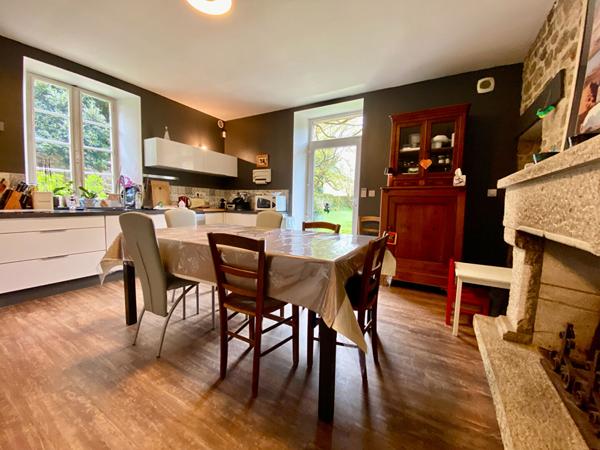 A VENDRE, maison de famille, centre de Dinan - 5 chambres, 176 m², grand jardin, calme et lumineux