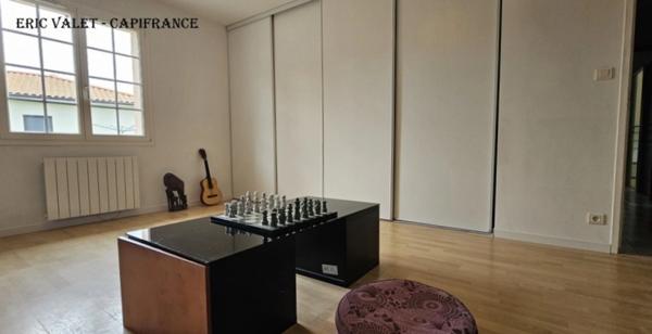 VASTE MAISON PROCHE DE MIMIZAN - 7 PIECES PRINCIPALES - PLAIN-PIED - VASTE TERRAIN PLAT