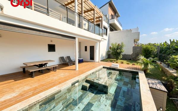 Maison à vendre    5 pièces • 129,95 m2 Saint-Paul