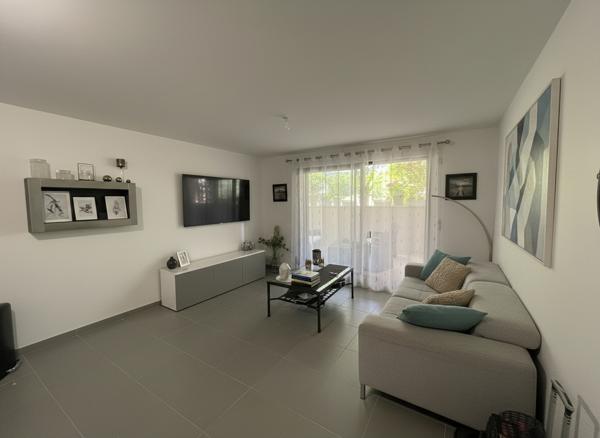 Aix Sud - T4  de 81m² avec terrasse de 35 m², box et parking