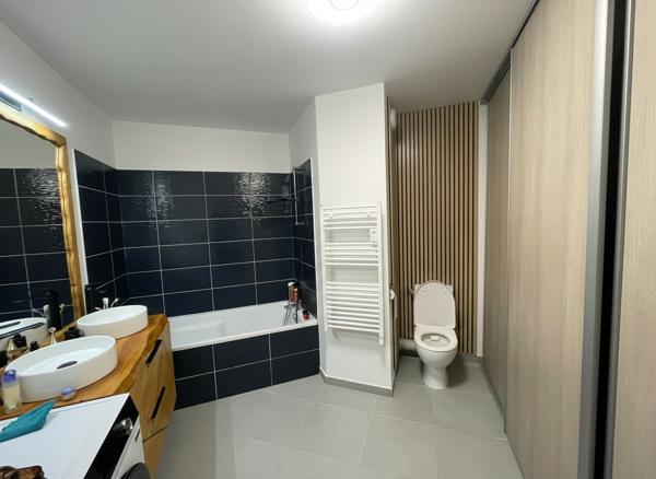 Aix Sud - T4  de 81m² avec terrasse de 35 m², box et parking