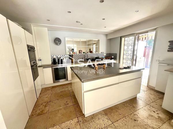 Appartement d'exception avec dépendance, 3 stationnements, calme