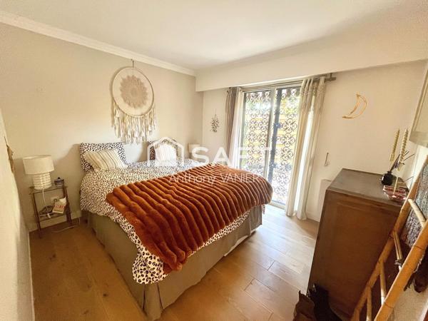 Appartement d'exception avec dépendance, 3 stationnements, calme