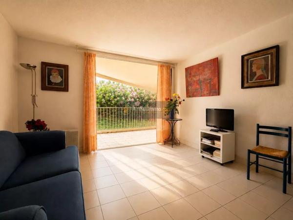 Vente                                                      Appartement
                        
                     1 pièces                      31 m2                     à Saint-Raphaël