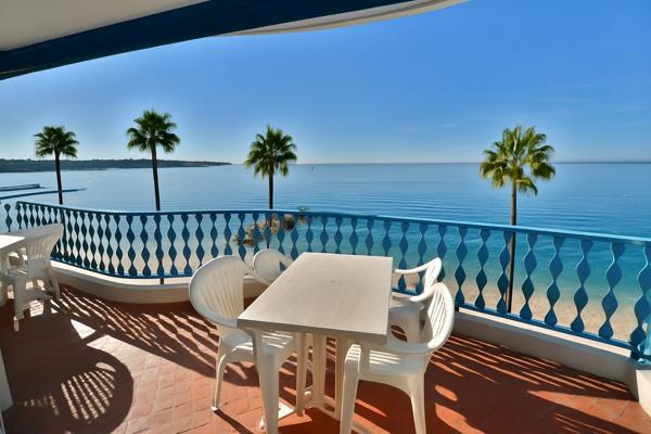 Rare, sur le front de mer de Juan les Pins