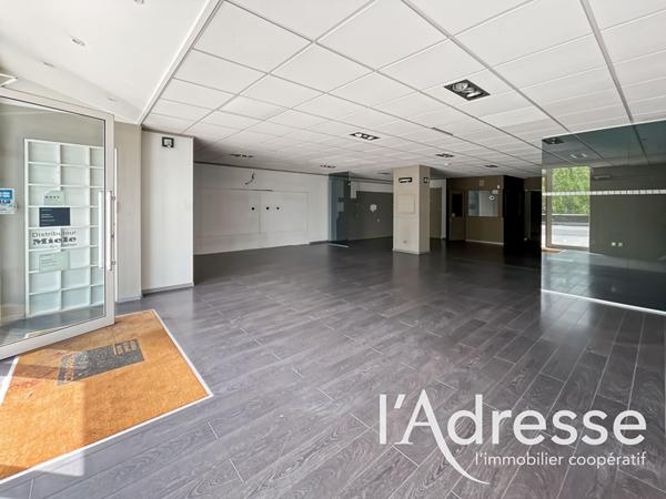 Local commercial Aubagne - 10 pièces - 344 m2