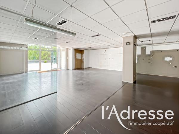 Local commercial Aubagne - 10 pièces - 344 m2