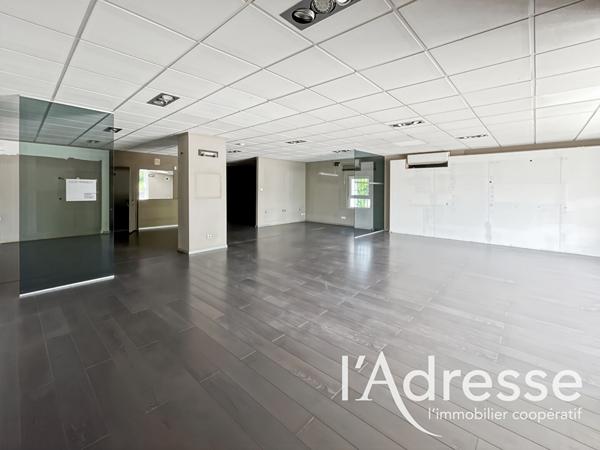 Local commercial Aubagne - 10 pièces - 344 m2