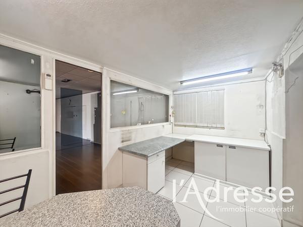 Local commercial Aubagne - 10 pièces - 344 m2