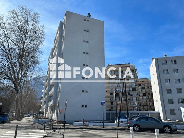 Location Appartement meublé 3 pièces 63.7 m² - 38 40 RUE ANATOLE FRANCE Grenoble 38100