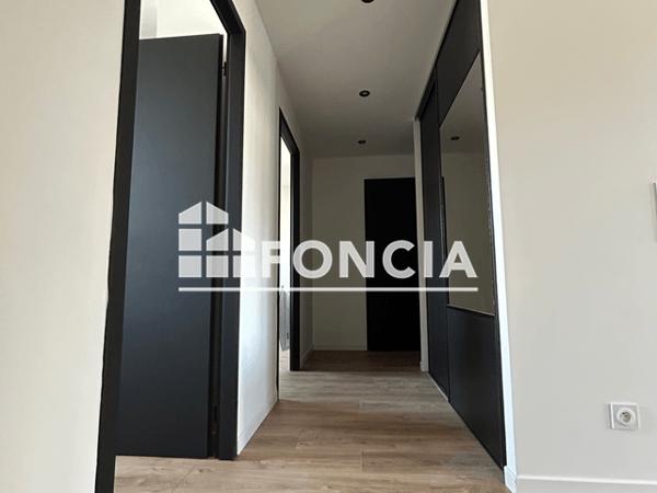 Location Appartement meublé 3 pièces 63.7 m² - 38 40 RUE ANATOLE FRANCE Grenoble 38100