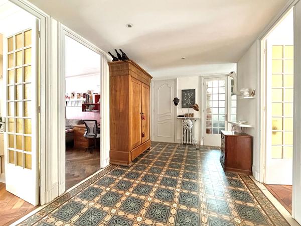 Magnifique appartement haussmannien rénové de 130 m²