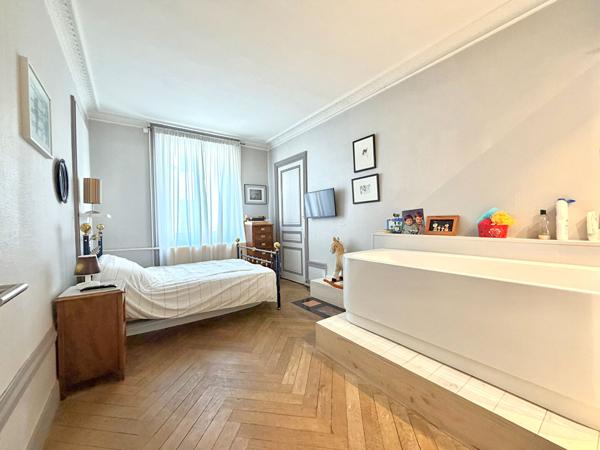Magnifique appartement haussmannien rénové de 130 m²
