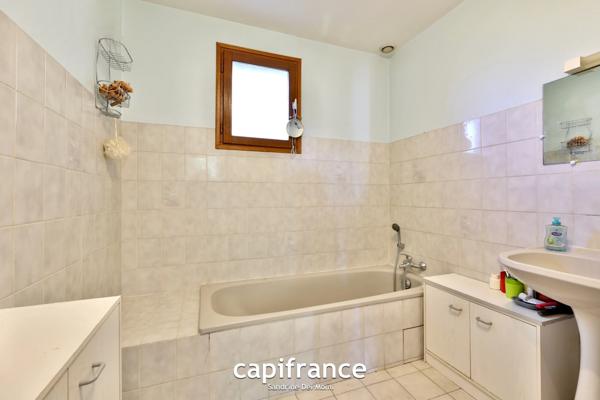 Maison à vendre 5 pièces VAUGNERAY (69) de 120m² habitable avec garage de 60m² sur parcelle de 844m²