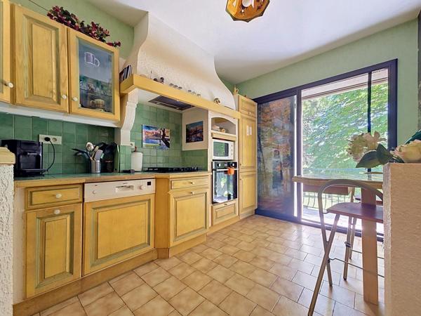 Un véritable domaine en pleine nature, sans voisinage ni nuisance, sur plus de 2,5 hectares de terrain.
