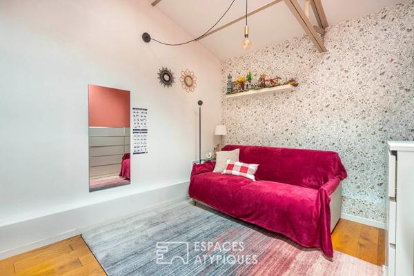 Appartement de type loft avec balcon dans une ancienne usine réhabilitée