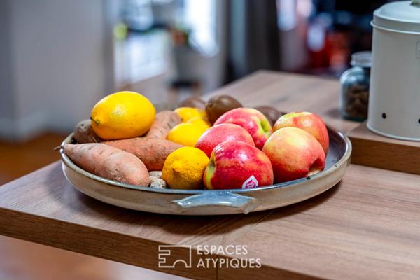 Appartement de type loft avec balcon dans une ancienne usine réhabilitée