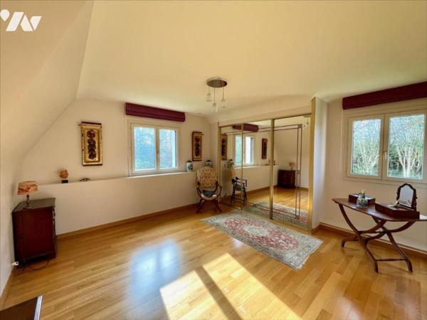 Maison 9 pièces avec sous-sol complet