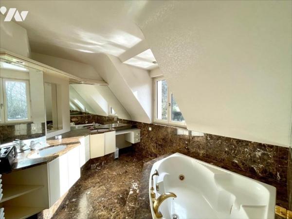 Maison 9 pièces avec sous-sol complet