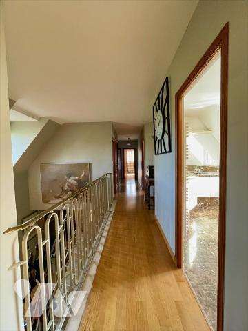 Maison 9 pièces avec sous-sol complet